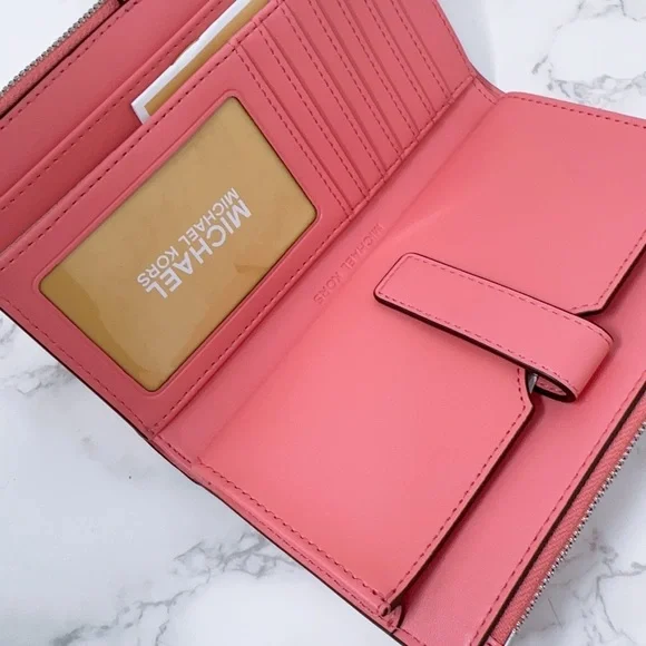 Michael Kors wallet - Picture 9 of 10